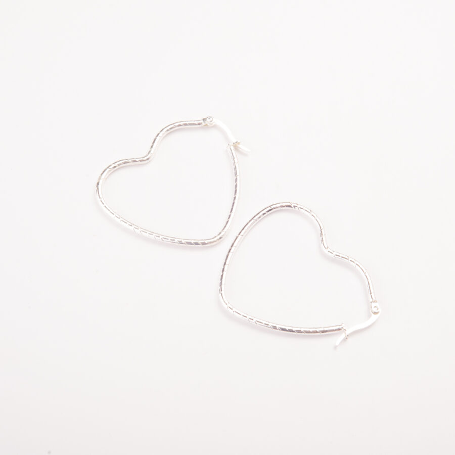 ARGOLLAS CUBANAS DE ACERO BLANCO CON FORMA DE CORAZON - Imagen 2