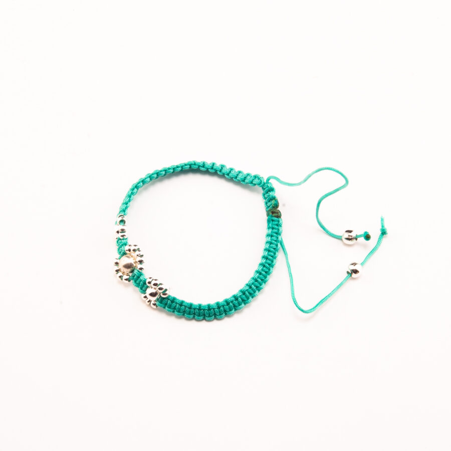 PULSERA MACRAME CON TRES FLORES DE BOLITAS DE PLATA 925