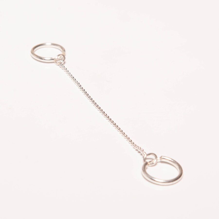 ARGOLLAS DE PLATA 925 UNIDAS POR CADENA DE BOLITAS - AR3120