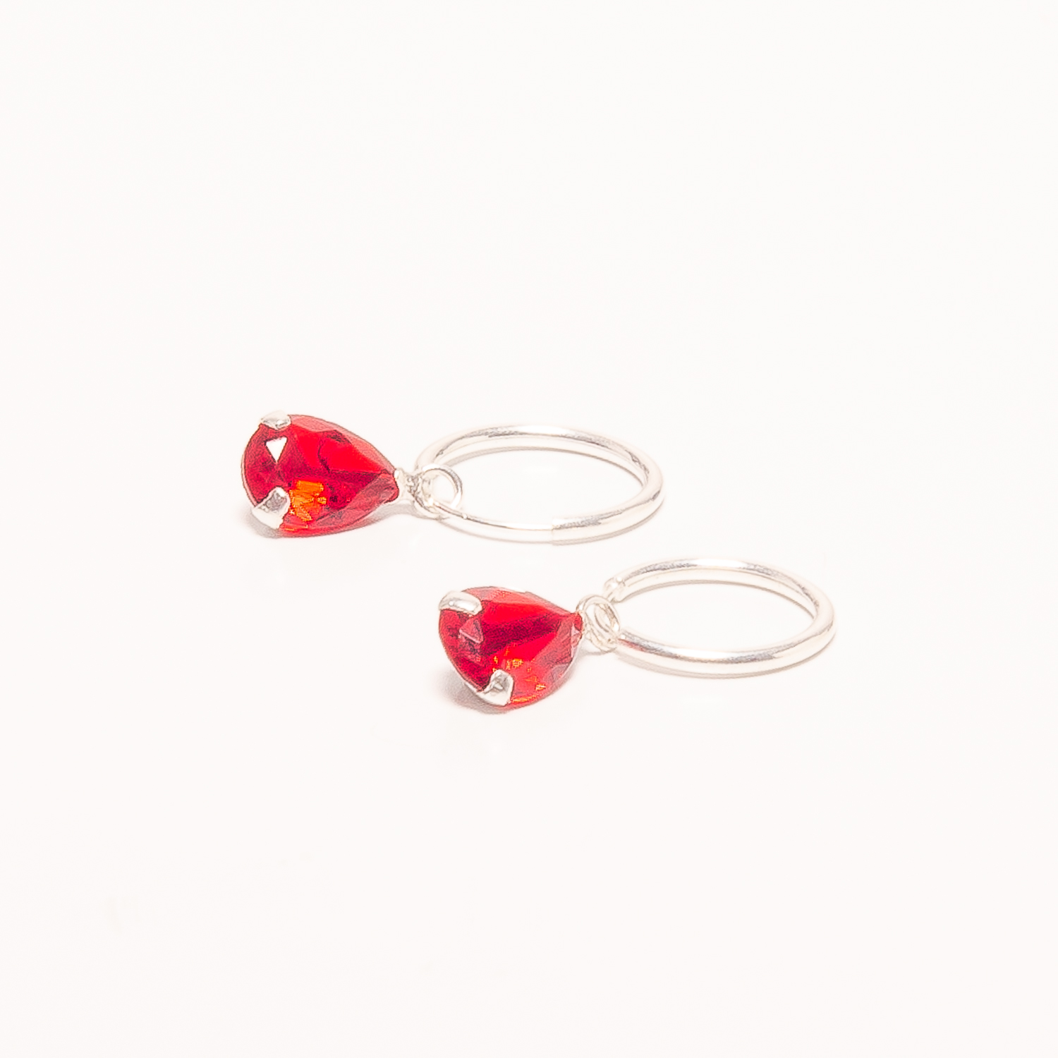 ARGOLLAS DE PLATA 925 CON ZIRCONIA FORMA DE GOTA ROJA - Imagen 2