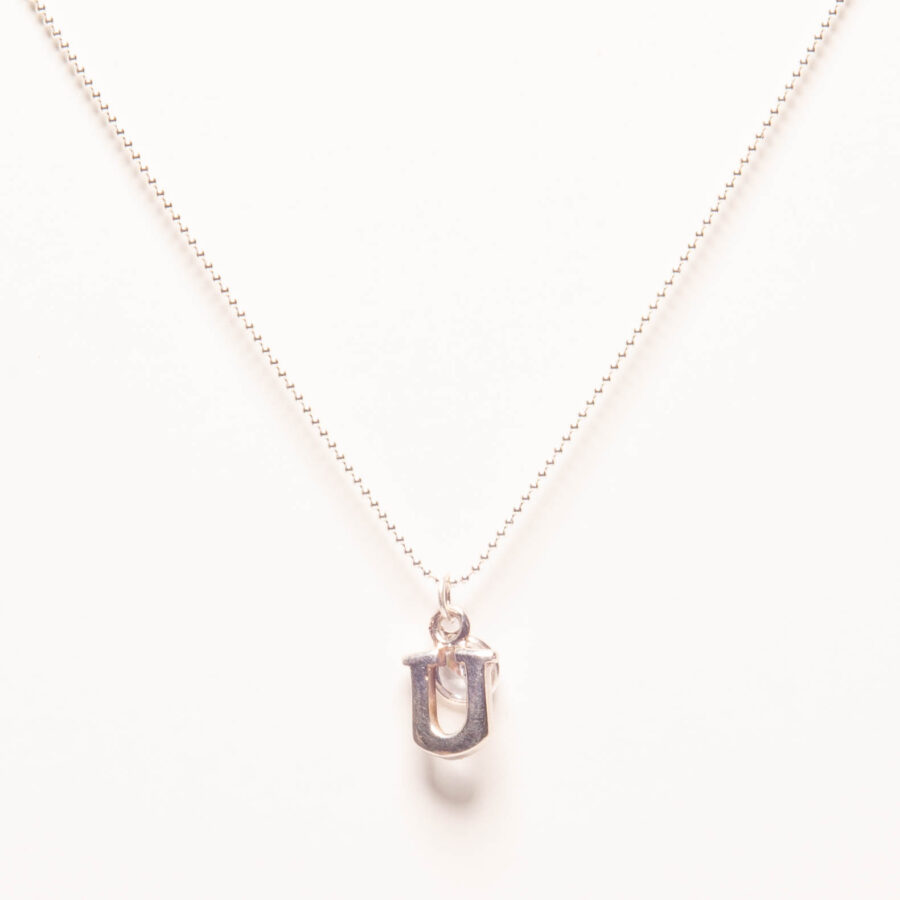 CADENA DE BOLITAS PLATA 925, DIJE DE LETRA U Y ZIRCONIA