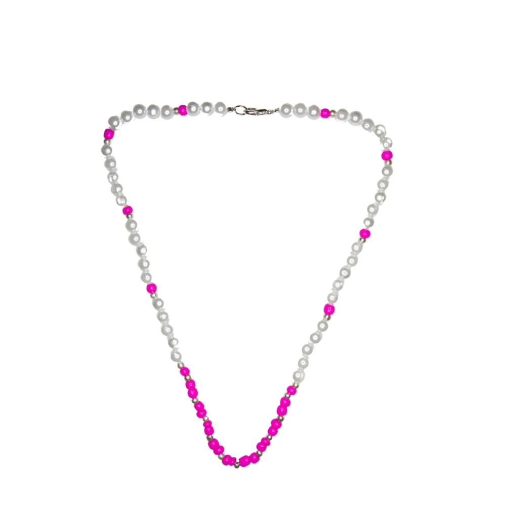 COLLAR DE BIJOU PERLAS BLANCAS CON MOSTACILLON FUCSIA- BIJ12