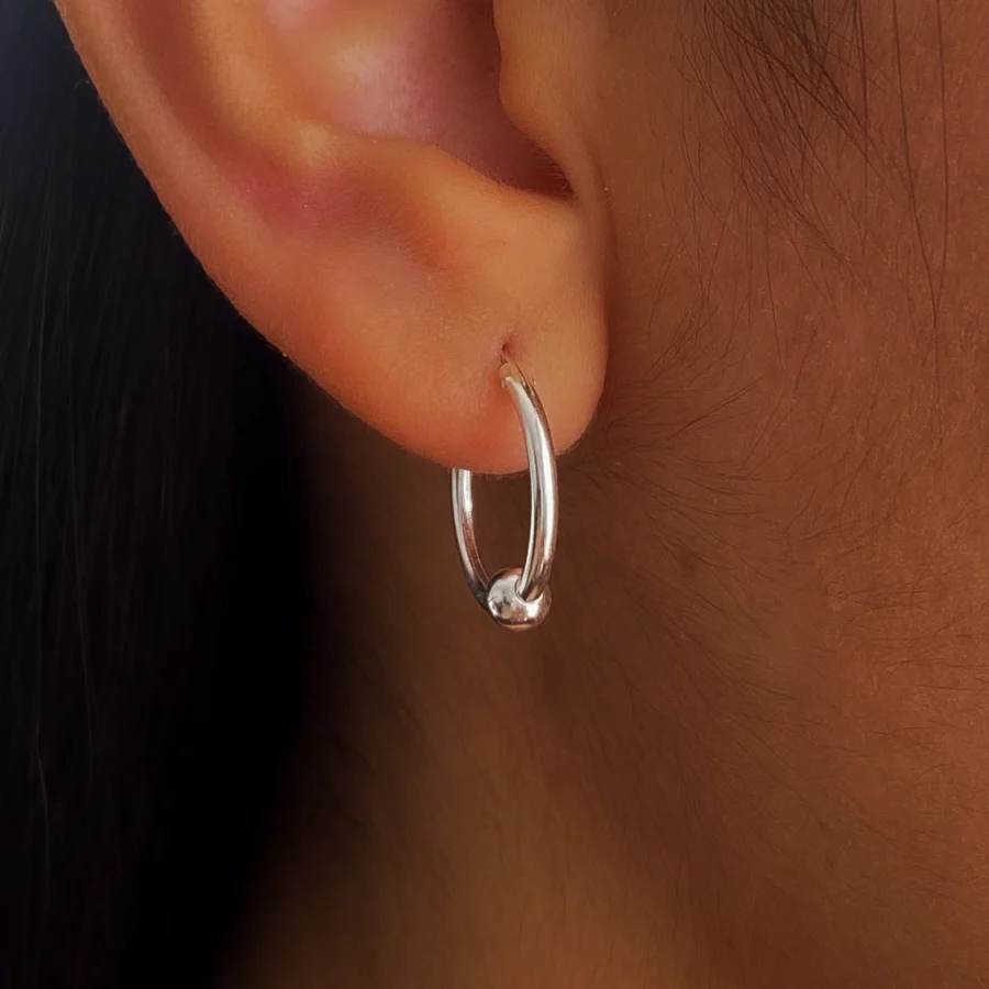 ARGOLLAS CUBANAS CON BOLITA CENTRAL PLATA 925 CLASICAS LISAS - ARL3003