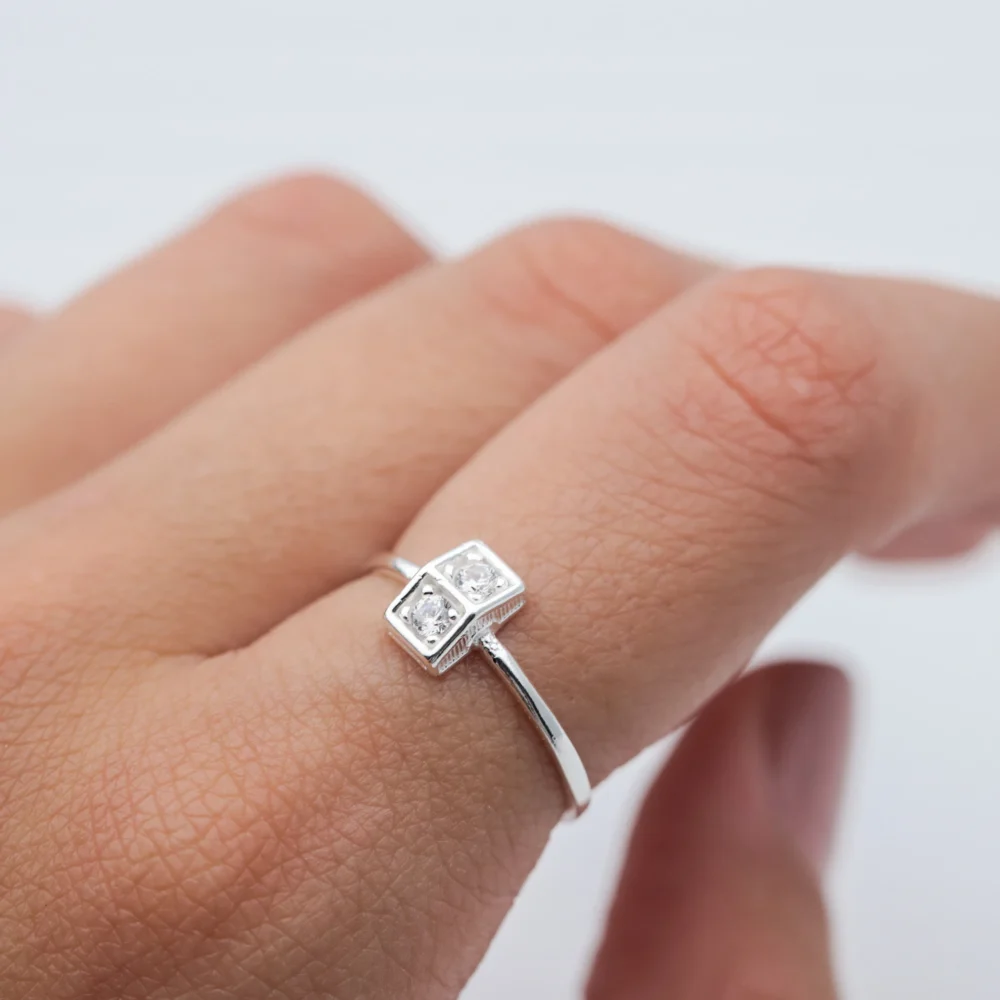 ANILLO ZAREEM