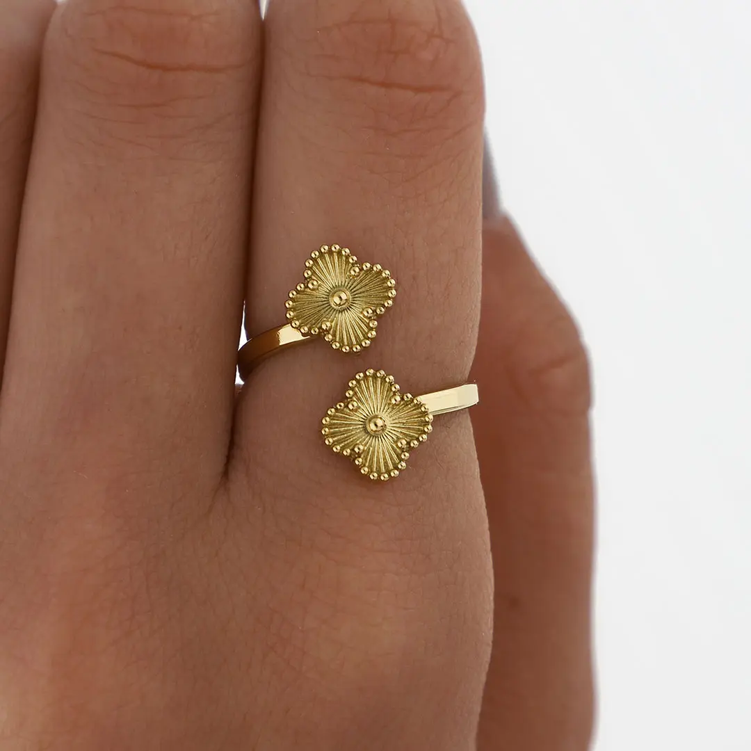 ANILLO REGULABLE TREBOL ACERO DORADO